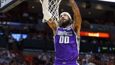Kings vencen a Heat con doble doble de Cauley-Stein