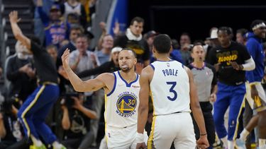 Curry anota 34 desde banca, Warriors aventajan a Nuggets 2-0