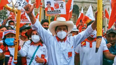 el izquierdista peruano castillo supera a fujimori en elecciones