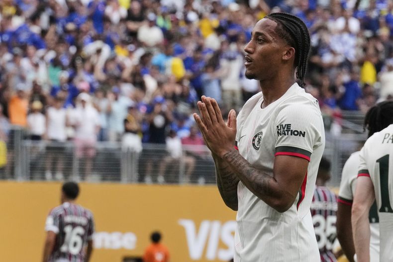 João Pedro reacciona tras anotar el primer gol de Chelsea en la victoria 2-0 ante Fluminense en las semifinales del Mundial de Clubes, en East Rutherford, Nueva Jersey, el martes 8 de julio de 2025. (AP Foto/Seth Wenig)