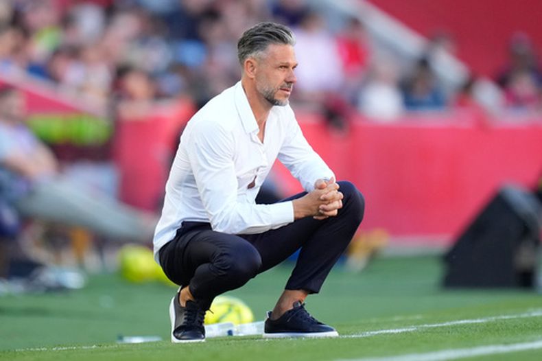 ARCHIVO - Foto del 4 de abril del 2026, el entrenador del Mallorca Martín Demichelis observa el partido ante el Real Madrid. (AP Foto/Jose Breton, Archivo)
