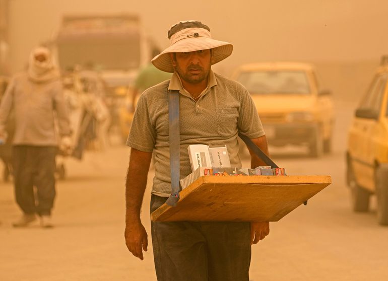 Comerciantes iraquíes se adaptan ante tormentas de arena