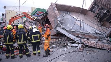 Taiwán rescata a 400 turistas varados tras un fuerte sismo