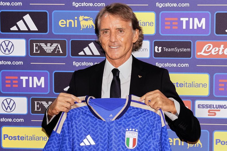 El técnico de Italia Roberto Mancini posa durante una rueda de prensa, el 29 de julio de 2026, en Rome. (Alfredo Falcone/LaPresse vía AP)