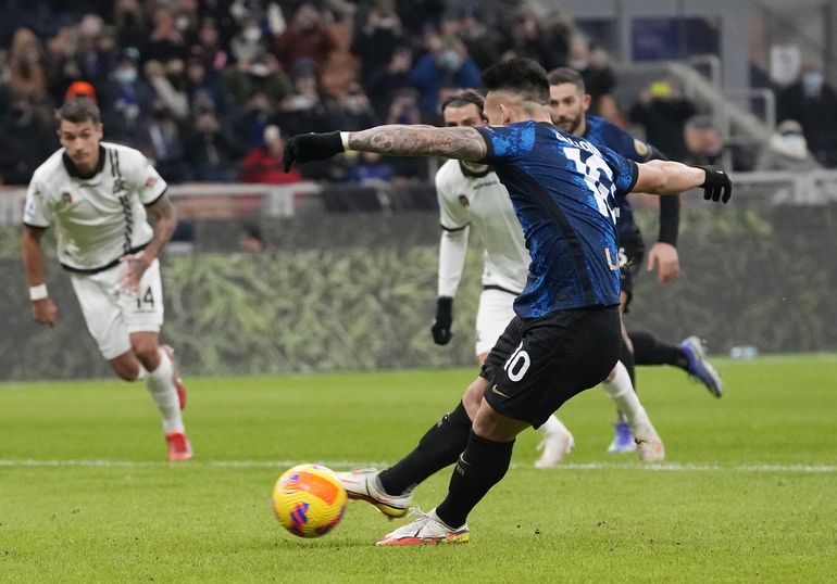 Con gol y asistencia de Martínez, Inter vence 2-0 a Spezia