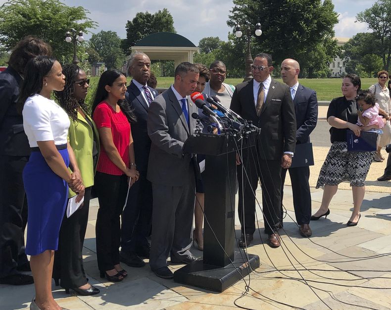 AMN-INM_EEUU-FAMILIAS_SEPARADAS-SHARPTON-0.jpg