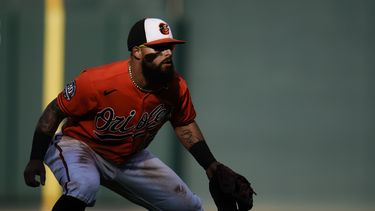 Mancini dispara largo jonrón; Orioles superan a Guardianes