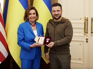 pelosi viajo sorpresivamente a kiev y aseguro que eeuu se mantendra con ucrania hasta que la lucha termine