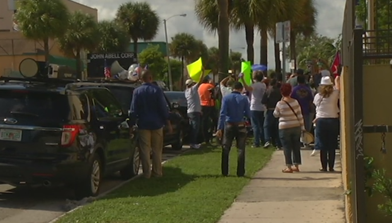 cubanos protestan.png