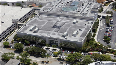 balacera en la tienda nordstrom de aventura mall