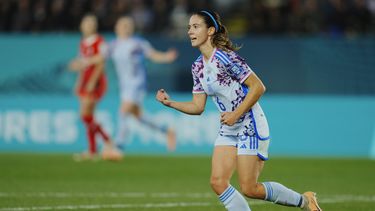 En foto del 5 de agosto del 2023, la española Aitana Bonmati reacciona tras anotar el tercer gol de su equipo en el encuentro ante Suiza en la Copa Mundial femenina. (AP Foto/Abbie Parr)