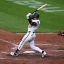 El segunda base de los Orioles de Baltimore Jeremiah Jackson le da seguimiento a su doble de dos carreras ante los Cachorros de Chicago el jueves 9 de julio del 2026. (AP Foto/Gail Burton)