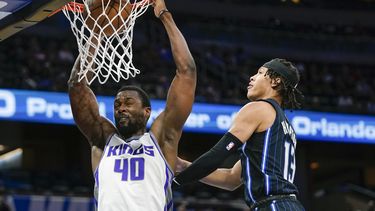 DiVincenzo y Barnes ayudan a Kings, que ganan en prórroga