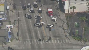 Policías abaten a hombre que los encaró en Los Ángeles