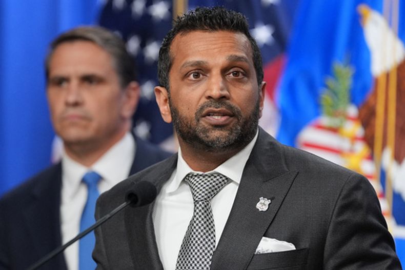 El director del FBI Kash Patel habla en conferencia de prensa en la sede del Departamento de Justicia en Washington, el 21 de abril del 2026. (AP foto/Jacquelyn Martin)
