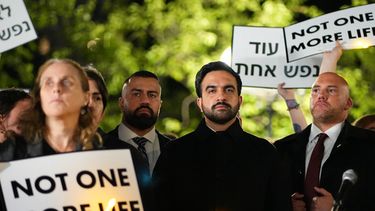 El alcalde de la ciudad de Nueva York Zohran Mamdani asiste a un evento para conmemorar el tercer aniversario de los ataques del 7 de octubre en Israel, en Nueva York, el 7 de octubre del 2026. (AP foto/Frank Franklin II)