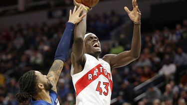 Trent, de Raptors, anota 30 puntos ante Wolves