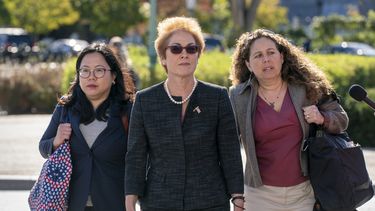 Exembajadora en Ucrania dice que Trump presionó su salida