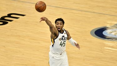 Mitchell anota 30, Jazz gana a Memphis 120-113 y se pone 3-1