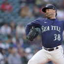 Robbie Ray brilla en la lomita, Marineros vencen a Filis 5-4