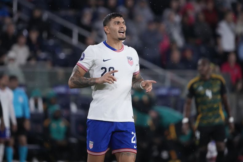 ARCHIVO - El delantero estadounidense Brandon Vázquez durante el partido contra Jamaica por la vuelta de cuartos de final de la Liga de Naciones de la CONCACAF, el lunes 18 de noviembre de 2024, en St. Louis. (AP Foto/Jeff Roberson)