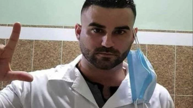 amenazan con un ano de prision al medico cubano manuel guerra en holguin por apoyar marcha pacifica