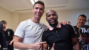Cristiano Ronaldo le pide un bugatti a Floyd Mayweather