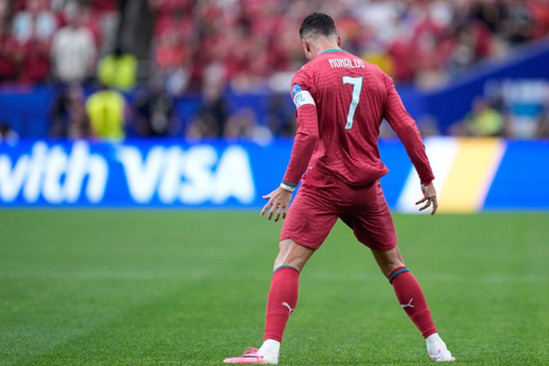 El portugués Cristiano Ronaldo celebra después de anotar el primer gol de su equipo en partido por el Grupo K del Mundial entre Portugal y Uzbekistán, el martes 23 de junio de 2026, en Houston. (AP Foto/Ashley Landis)