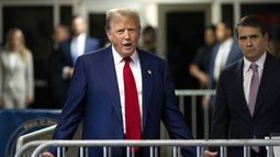 El expresidente estadounidense Donald Trump afuera del tribunal en la ciudad de Nueva York el 3 de abril de 2024. (Justin Lane/Pool Photo via AP)