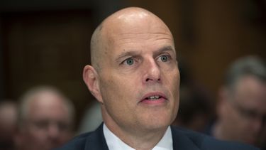 Jefe interino del ICE se disculpa por tuit del 2015