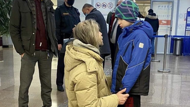 deportan a cuba desde bielorrusia a opositor cubano tras vivir 30 anos en el pais europeo