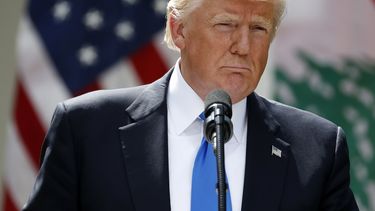 Trump arremete de nuevo contra Sessions, lo llama “débil”