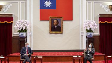 China realiza maniobras; legisladores de EEUU visitan Taiwán