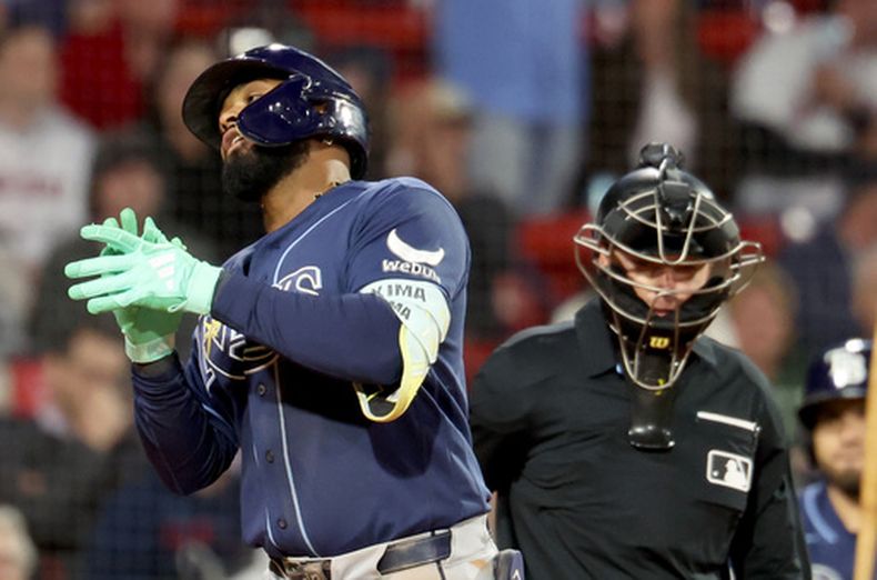 El dominicano Junior Caminero festeja luego de conseguir un jonrón de dos carreras ante los Medias Rojas de Boston, el jueves 7 de mayo de 2026 (AP Foto/Mark Stockwell)