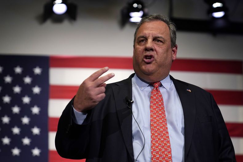 El candidato presidencial republicano y exgobernador de Nueva Jersey, Chris Christie, se dirige a sus simpatizantes, el martes 6 de junio de 2023, en Manchester, Nueva Hampshire. (AP Foto/Charles Krupa)