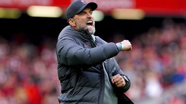 El técnico de Liverpool Jurgen Klopp durante el partido contra Tottenham en la Liga Premier, el domingo 30 de abril de 2023. (Peter Byrne/PA vía AP)