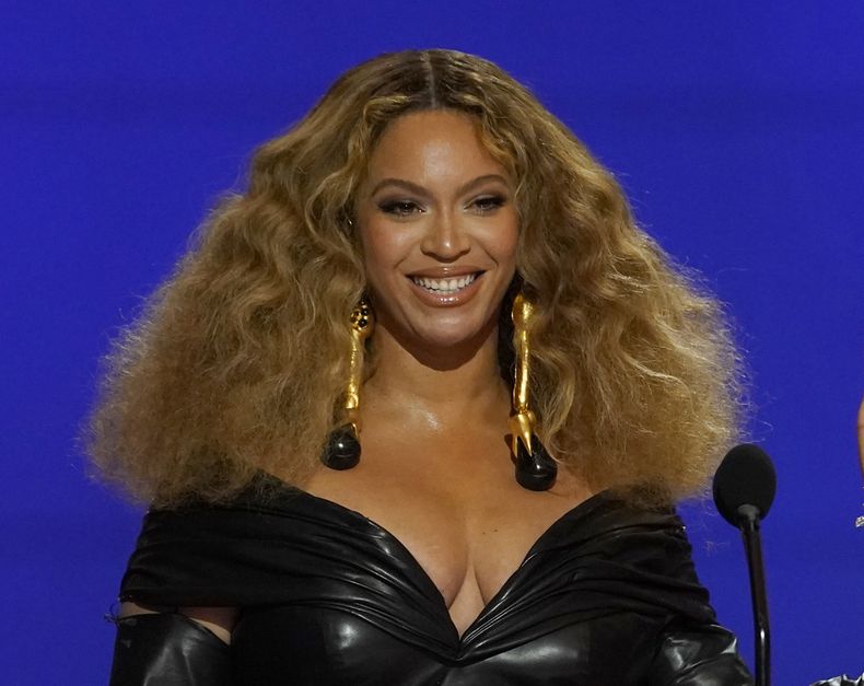 ARCHIVO - Beyoncé en la 63a entrega anual de los Grammy en Los Ángeles el 14 de marzo de 2021. . (Foto AP/Chris Pizzello, archivo)