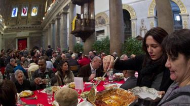 americateve | En este mes la gente tiende a comer más de la cuenta y luego resulta muy complicado bajar esas libras.  Así que América Noticias le da varios consejos para mantener la figura.