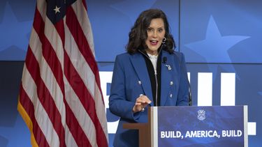 La gobernadora de Michigan, Gretchen Whitmer, pronuncia un discurso en un evento el miércoles 9 de abril de 2025, en Washington. (AP Foto/Mark Schiefelbein)