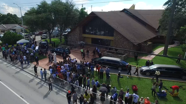 comunidad de miami le da un ultimo adios a jose fernandez  en la iglesia st. brendan