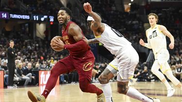Cavs aplastan al Jazz y Cleveland mejora a 15-2 en casa