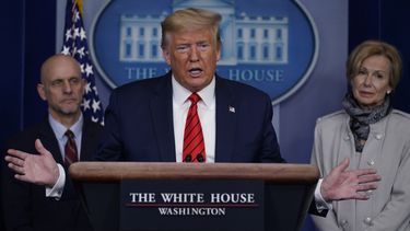 Aumenta presión sobre Trump ante alarma de hospitales
