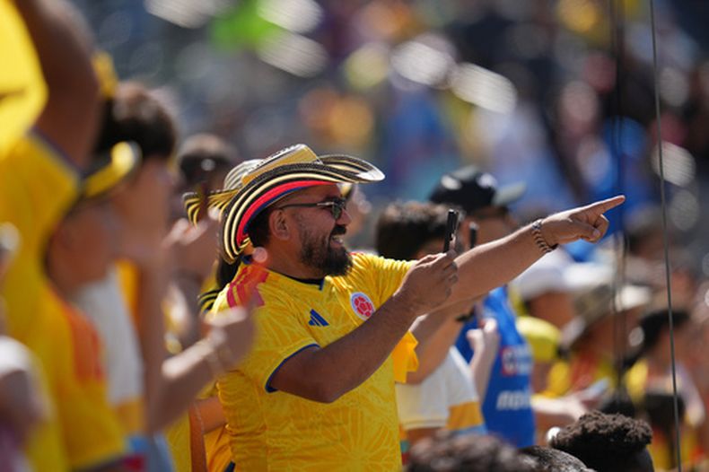 Hinchas de Colombia miran el partido amistoso ante Jordania, el domingo 7 de junio de 2026, en San Diego (AP Foto/Gregory Bull)