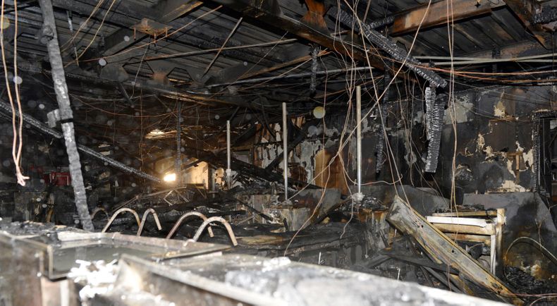El primer piso de un hospital ortop&eacute;dico que se incendi&oacute; en el sur de Jap&oacute;n, dejando 10 muertos, el viernes 11 de octubre de 2013. (Foto AP/Kyodo News) NO USAR EN JAPON