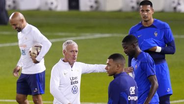 Federación francesa negocia nuevo contrato con Deschamps