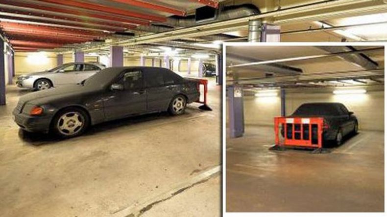 El dueño del vehículo no apareció pese a los grandes esfuerzos por contactarlo, y el Mercedes ahora podría ser retirado por una grúa del edificio ubicado en la ciudad inglesa de Birmingham.