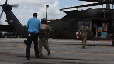 firma orden ejecutiva para dar dispensa a medicos de la guardia nacional