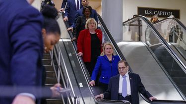 Demócratas piden a republicanos condenar al “corrupto” Trump