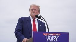 El expresidente Donald Trump, candidato republicano a la presidencia, habla en una confrencia de prensa en el club de golf Trump National Los Angeles el viernes 13 de septiembre de 2024, en Rancho Palos Verdes, California. (AP Foto/Jae C. Hong)