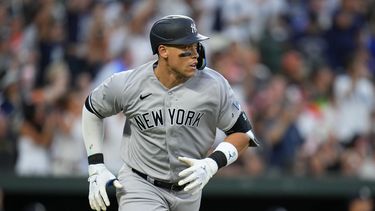Aaron Judge, de los Yanquis de Nueva York, trota tras conectar un jonrón de dos carreras en el juego del sábado 29 de julio de 2023, ante los Orioles de Baltimore (AP Foto/Julio Cortez)